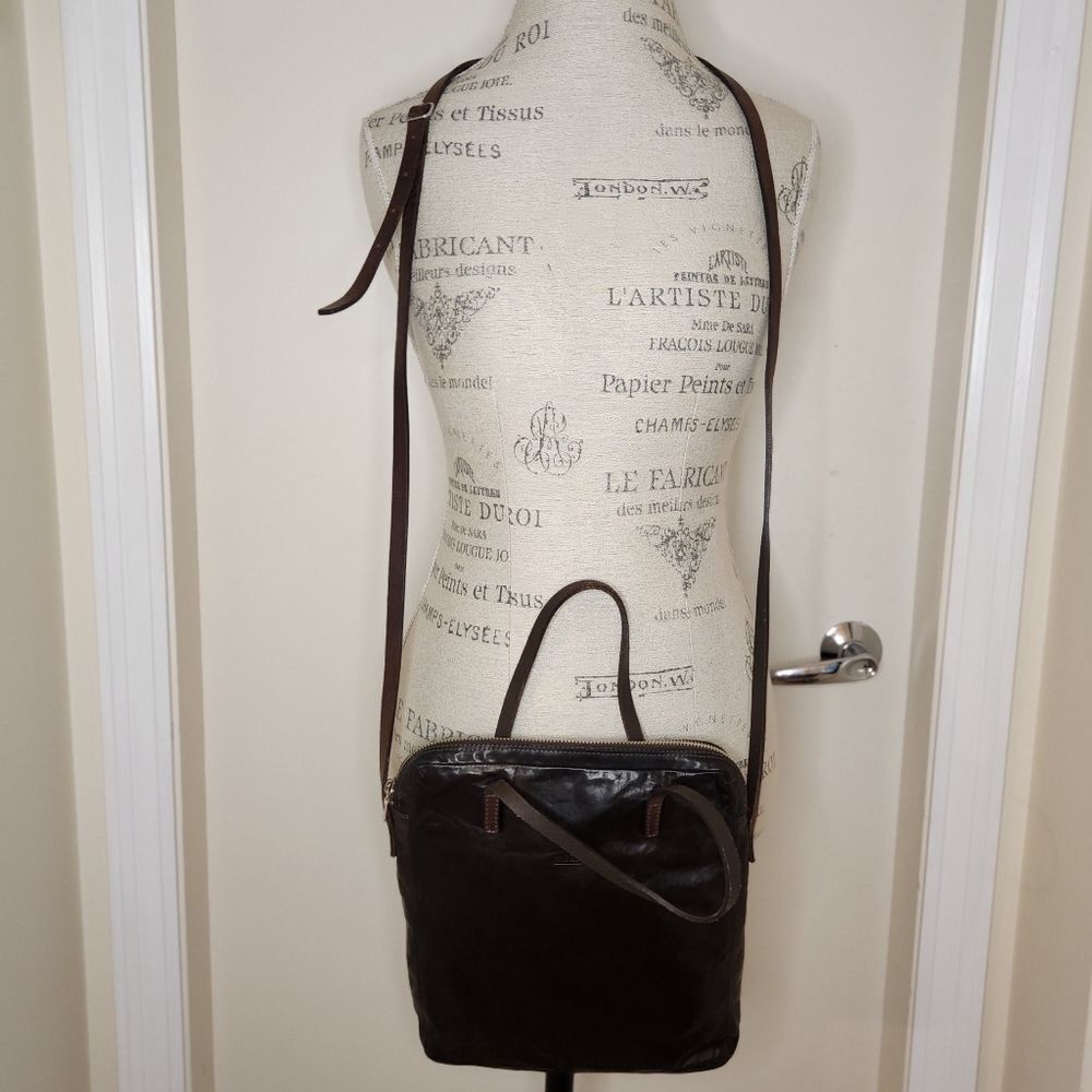 M0851 brown leather messenger bag